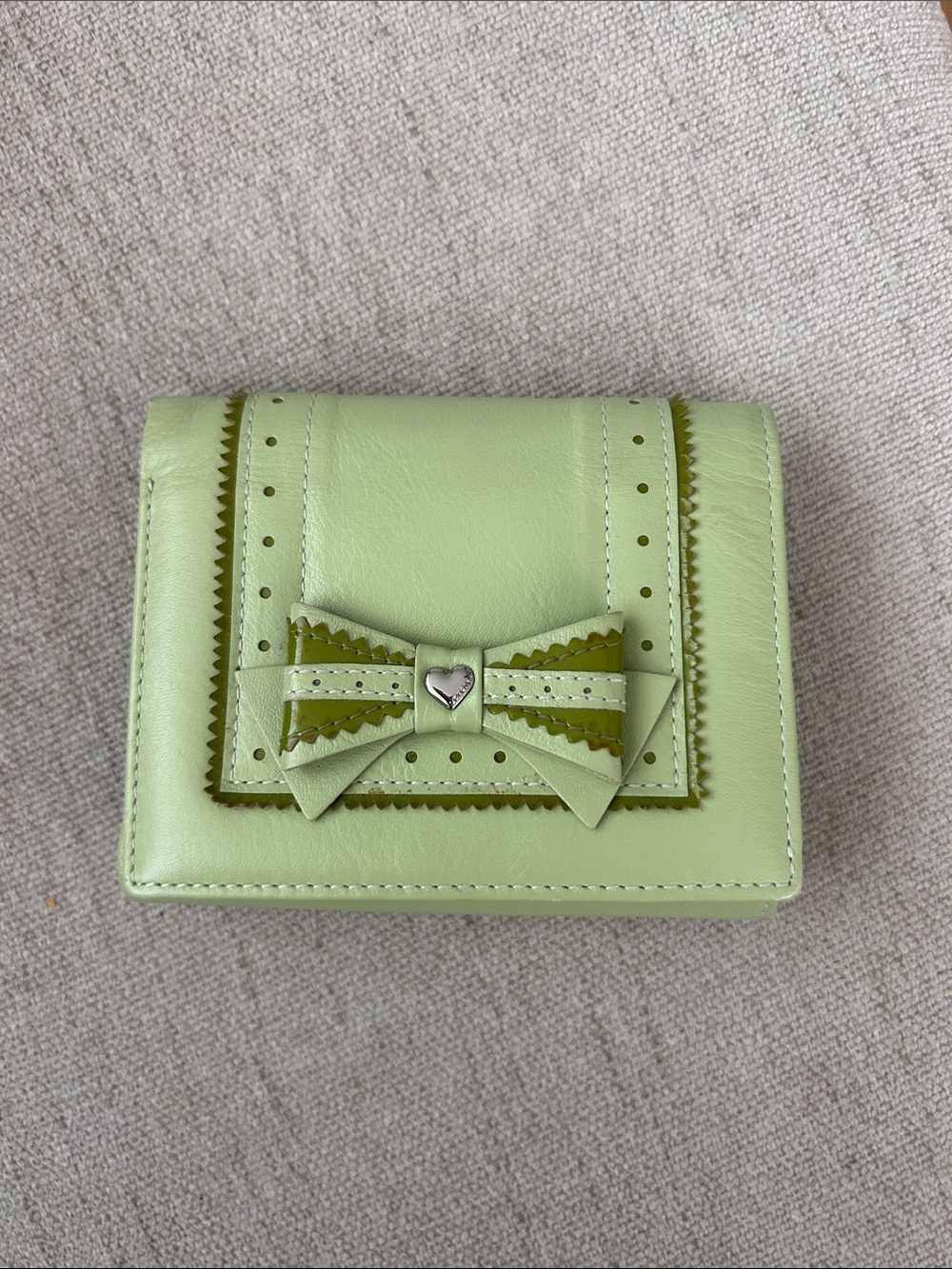 Elegant Bow-Accent Women's Wallet in Light Green Love Cat Paris